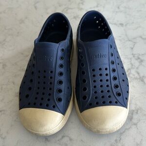 Native kids size 10 navy shoes